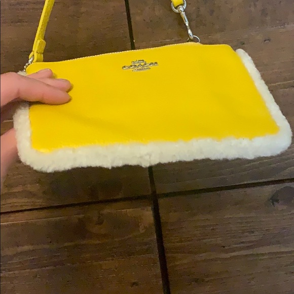 Coach wristlet- yellow with white fur boarder - Picture 3 of 5